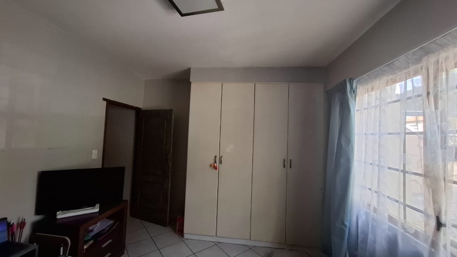 2 Bedroom Property for Sale in Waterval East North West